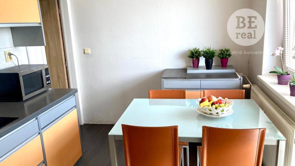 PREDANÝ Veľkorysý 1 izbový byt, z ktorého máte Nitru ako na dlani