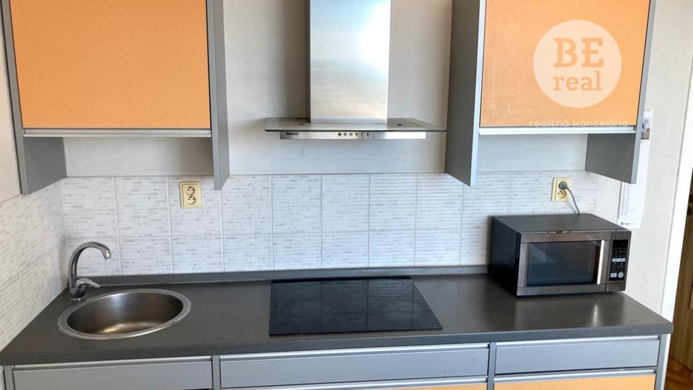 PREDANÝ Veľkorysý 1 izbový byt, z ktorého máte Nitru ako na dlani