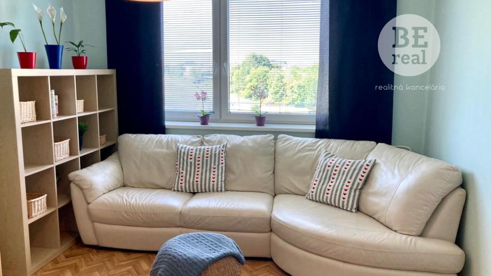 PREDANÝ Veľkorysý 1 izbový byt, z ktorého máte Nitru ako na dlani