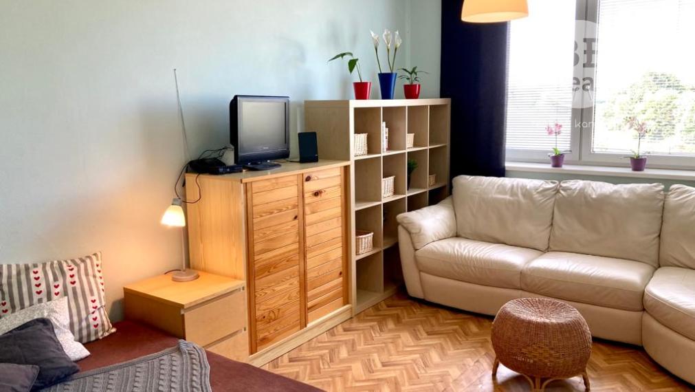 PREDANÝ Veľkorysý 1 izbový byt, z ktorého máte Nitru ako na dlani