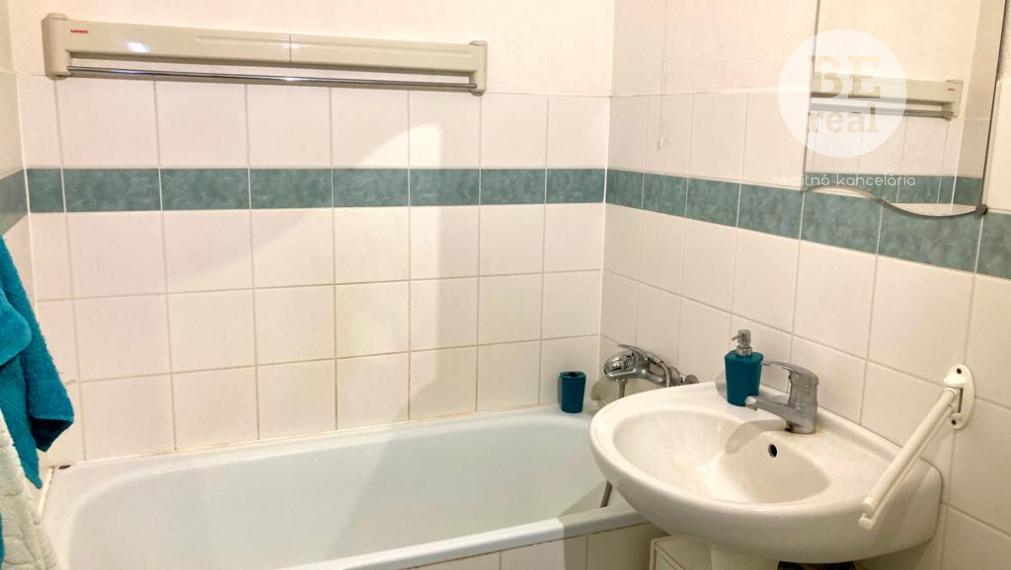 PREDANÝ Veľkorysý 1 izbový byt, z ktorého máte Nitru ako na dlani