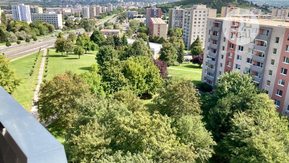 PREDANÝ Veľkorysý 1 izbový byt, z ktorého máte Nitru ako na dlani