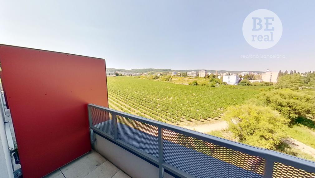 PREDANÝ 2 izbový bytík s nádherným výhľadom v Malých Krasňanoch