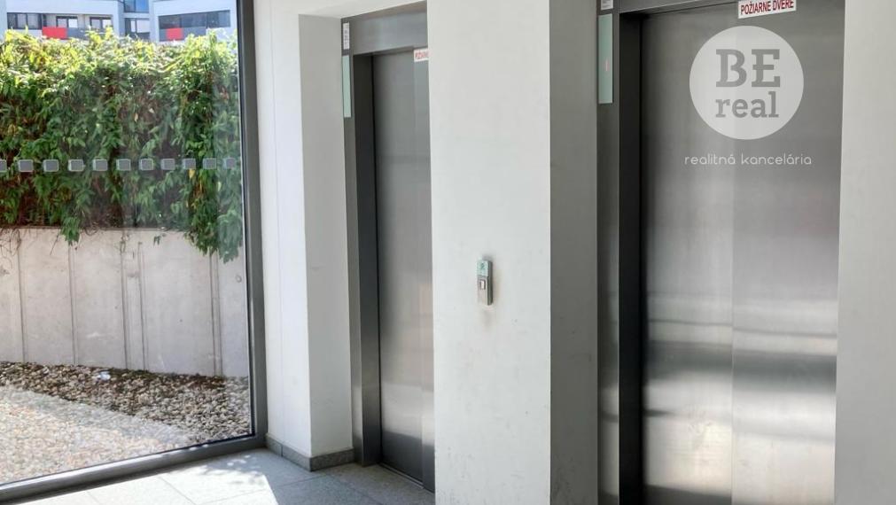 PREDANÝ 2 izbový bytík s nádherným výhľadom v Malých Krasňanoch