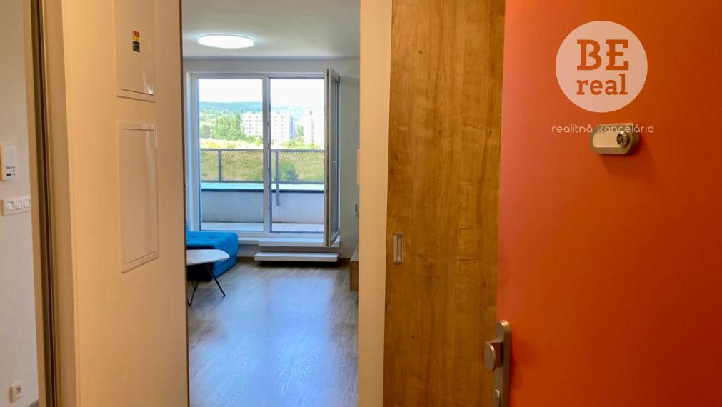 PREDANÝ 2 izbový bytík s nádherným výhľadom v Malých Krasňanoch