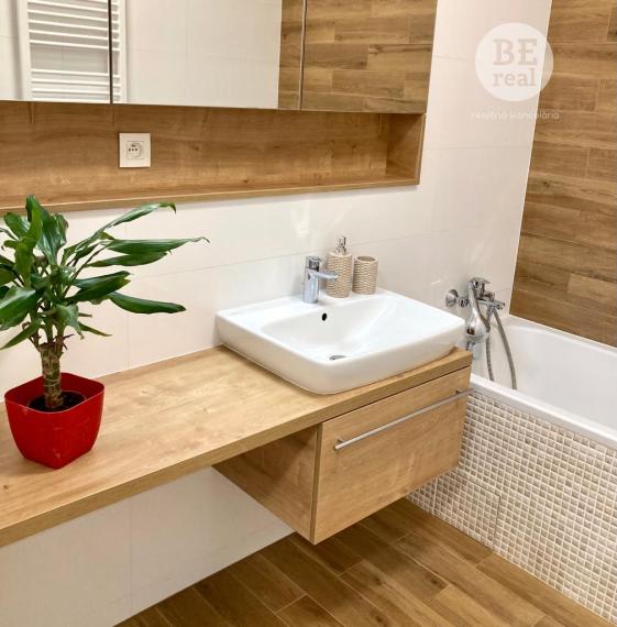 PREDANÝ 2 izbový bytík s nádherným výhľadom v Malých Krasňanoch