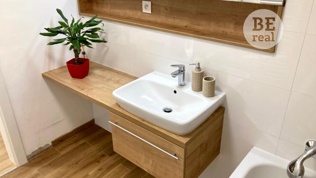 PREDANÝ 2 izbový bytík s nádherným výhľadom v Malých Krasňanoch