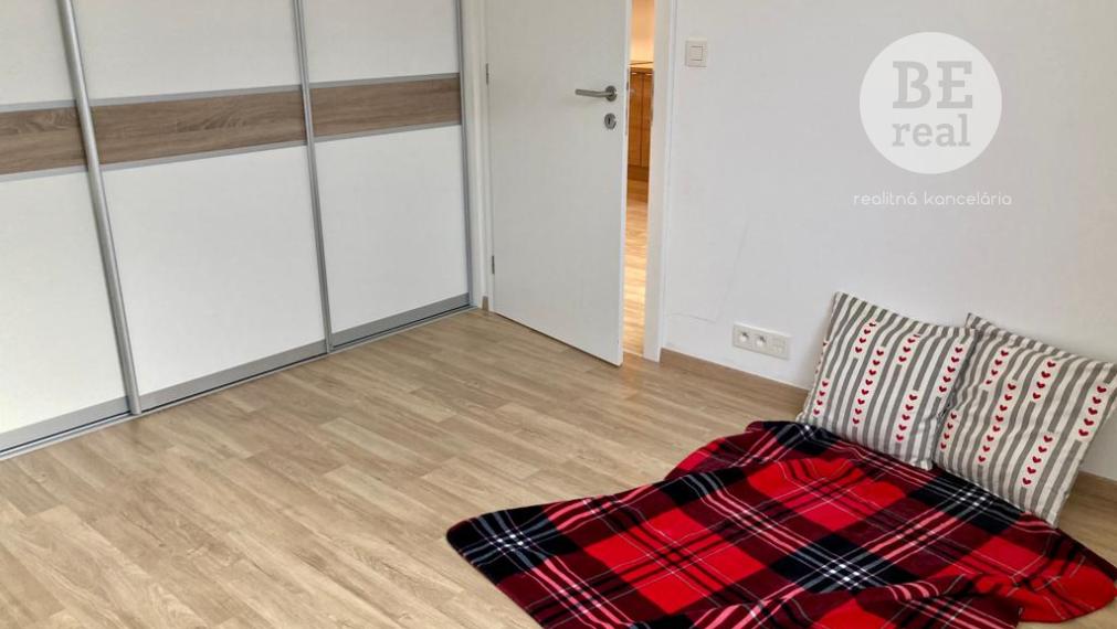 PREDANÝ 2 izbový bytík s nádherným výhľadom v Malých Krasňanoch