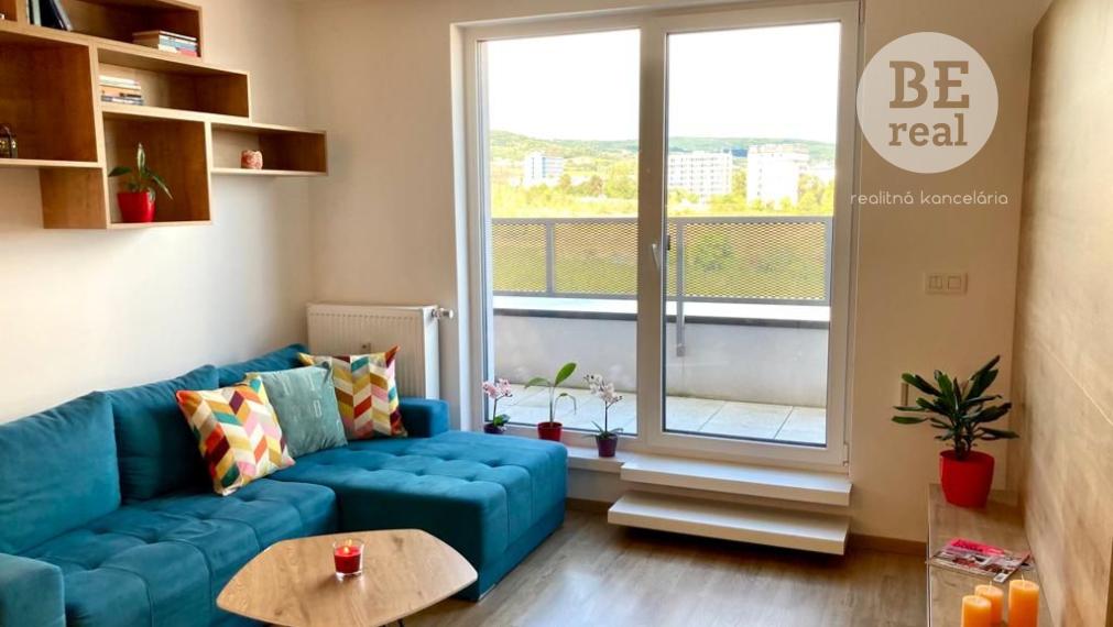 PREDANÝ 2 izbový bytík s nádherným výhľadom v Malých Krasňanoch