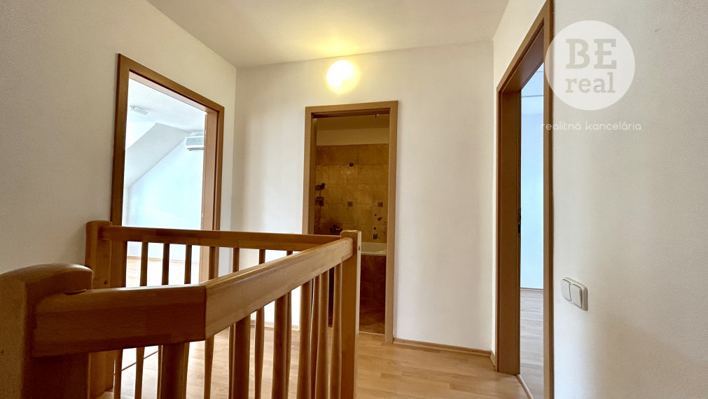 PREDANÉ 3 izbový dom v súkromnom rezorte v Hrubej Borši