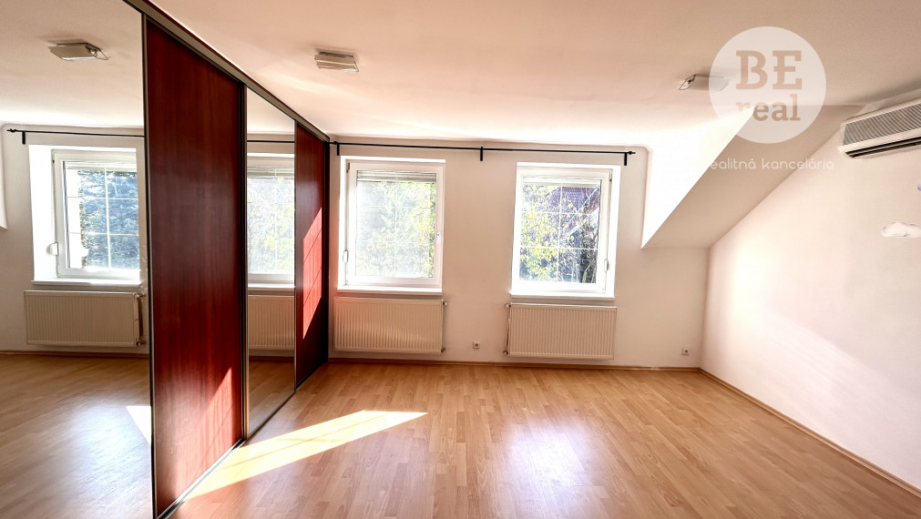 PREDANÉ 3 izbový dom v súkromnom rezorte v Hrubej Borši