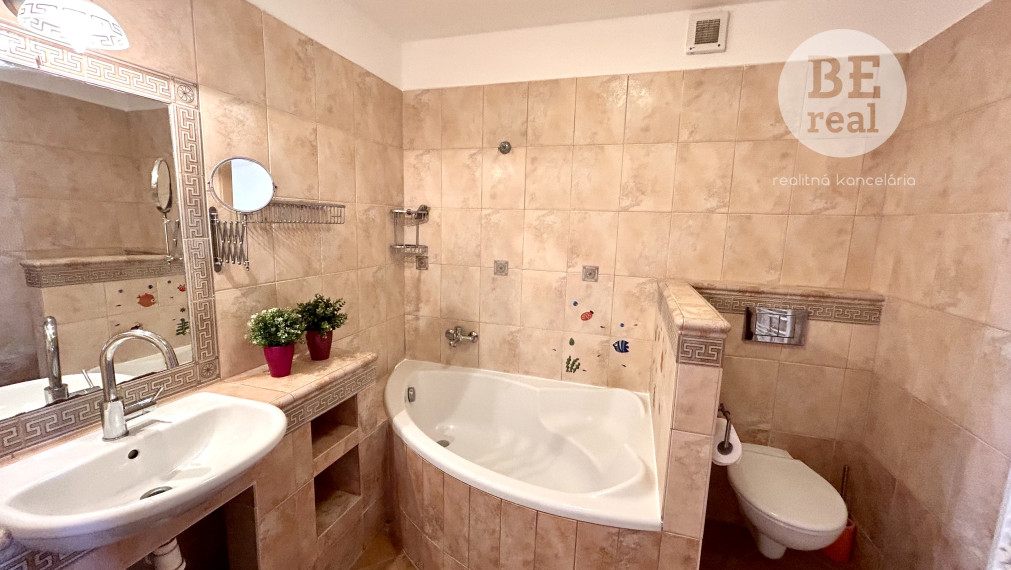 PREDANÉ 3 izbový dom v súkromnom rezorte v Hrubej Borši