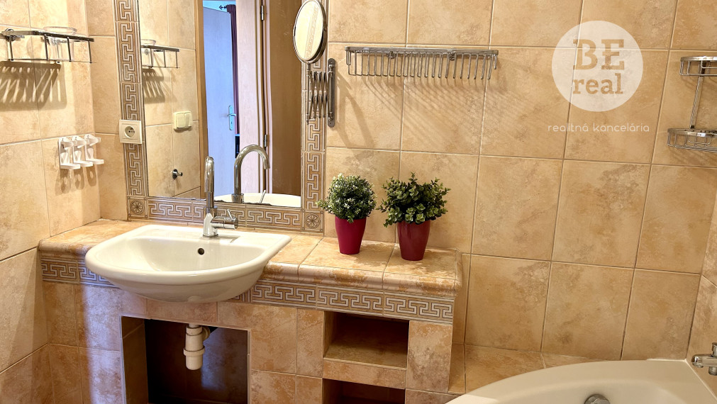 PREDANÉ 3 izbový dom v súkromnom rezorte v Hrubej Borši