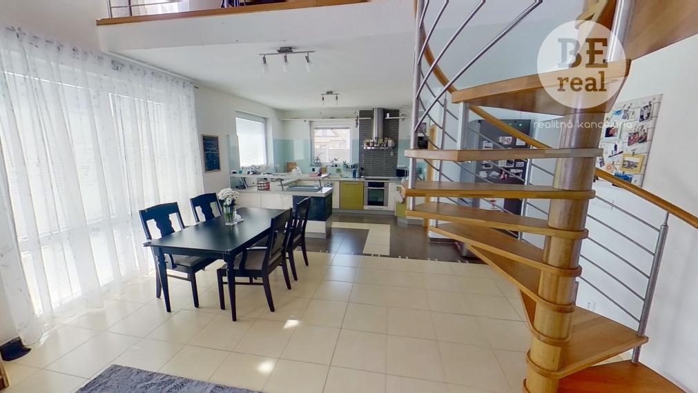 PREDANÝ Dvojpodlažný 5 izbový rodinný dom vo Hviezdoslavove