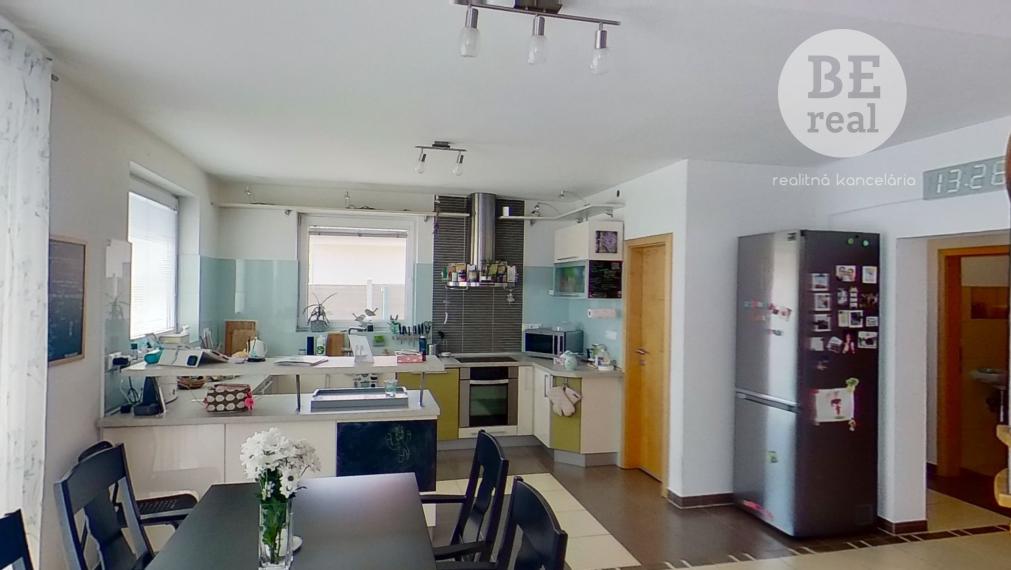 PREDANÝ Dvojpodlažný 5 izbový rodinný dom vo Hviezdoslavove