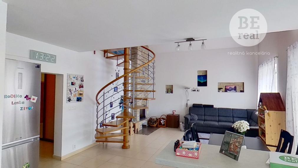 PREDANÝ Dvojpodlažný 5 izbový rodinný dom vo Hviezdoslavove