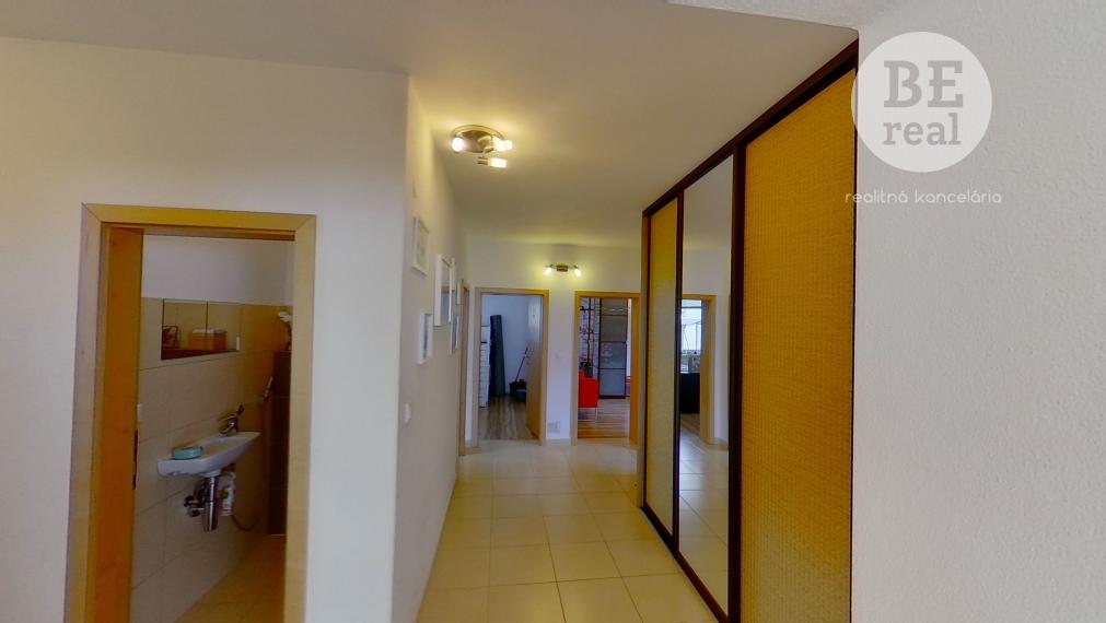 PREDANÝ Dvojpodlažný 5 izbový rodinný dom vo Hviezdoslavove