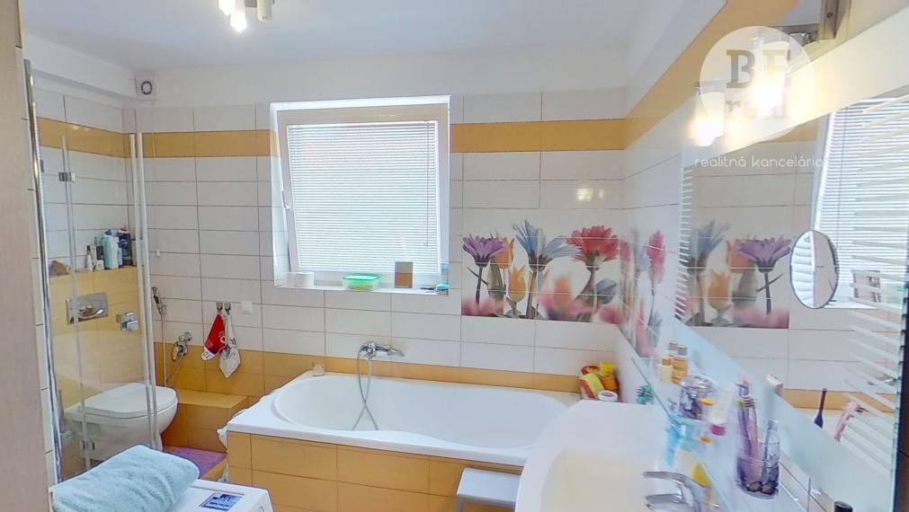 PREDANÝ Dvojpodlažný 5 izbový rodinný dom vo Hviezdoslavove