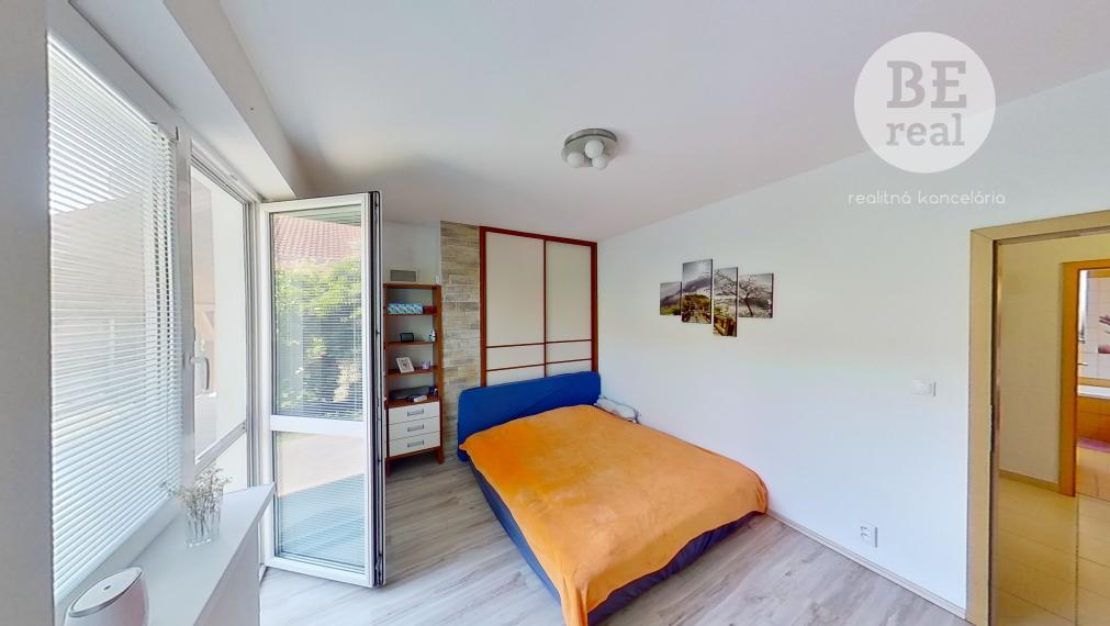 PREDANÝ Dvojpodlažný 5 izbový rodinný dom vo Hviezdoslavove