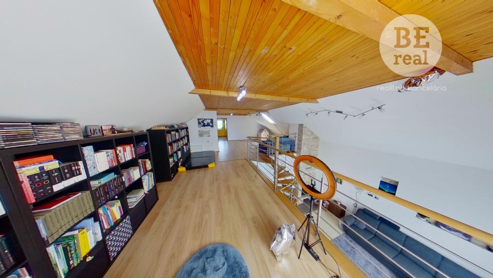 PREDANÝ Dvojpodlažný 5 izbový rodinný dom vo Hviezdoslavove