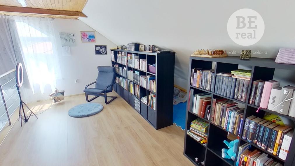 PREDANÝ Dvojpodlažný 5 izbový rodinný dom vo Hviezdoslavove