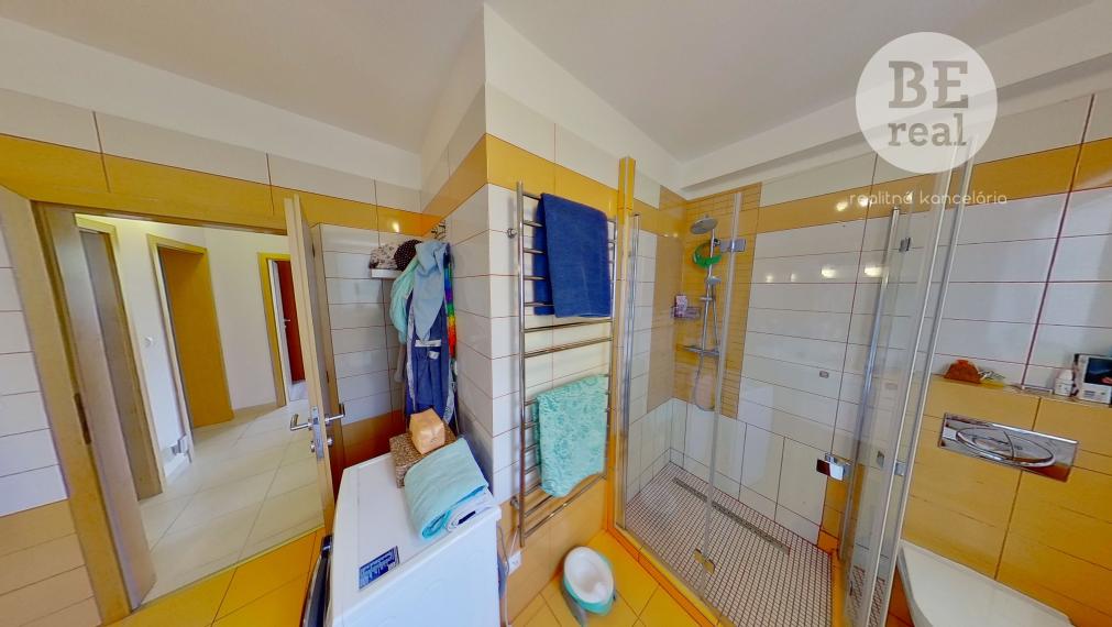 PREDANÝ Dvojpodlažný 5 izbový rodinný dom vo Hviezdoslavove