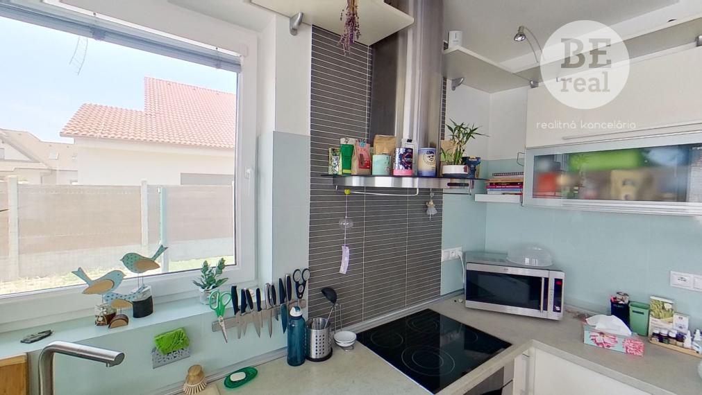 PREDANÝ Dvojpodlažný 5 izbový rodinný dom vo Hviezdoslavove