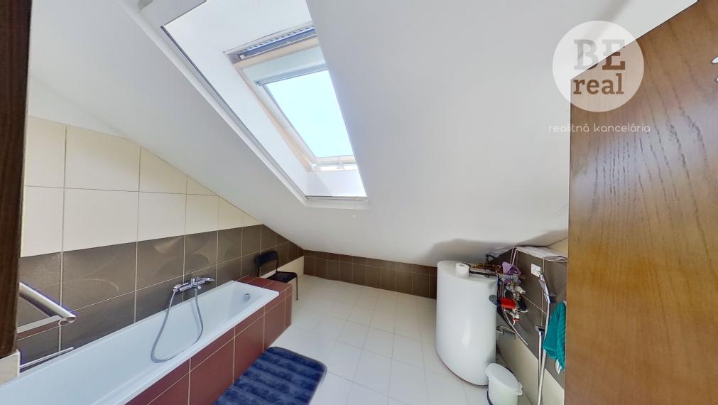 PREDANÝ Dvojpodlažný 5 izbový rodinný dom vo Hviezdoslavove