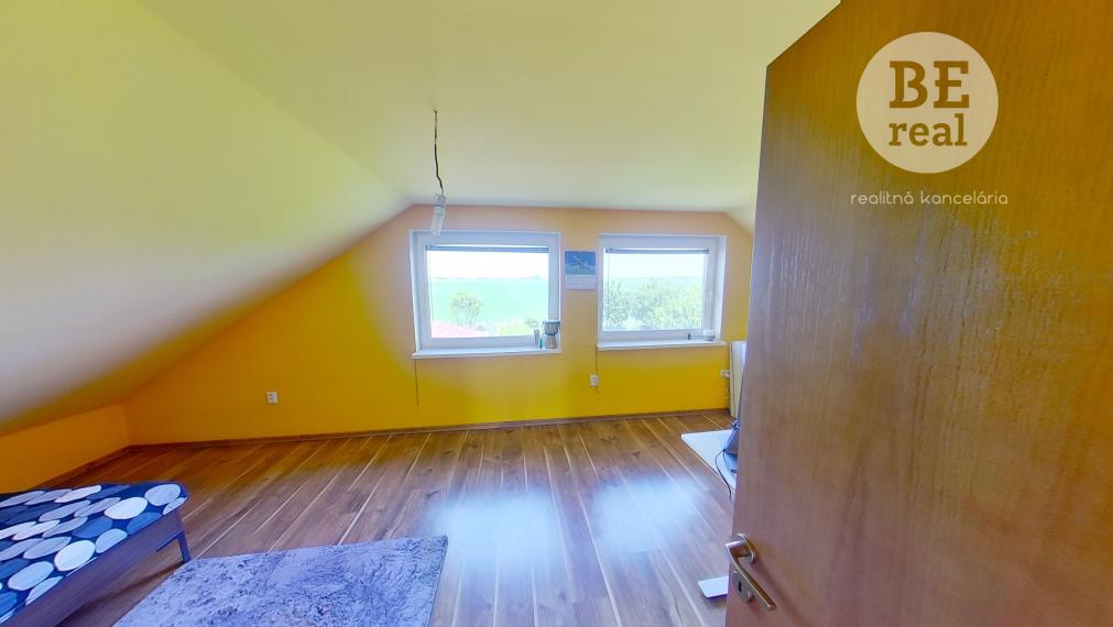 PREDANÝ Dvojpodlažný 5 izbový rodinný dom vo Hviezdoslavove