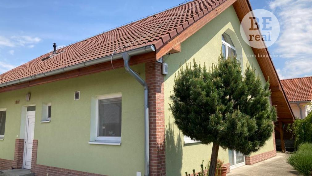 PREDANÝ Dvojpodlažný 5 izbový rodinný dom vo Hviezdoslavove