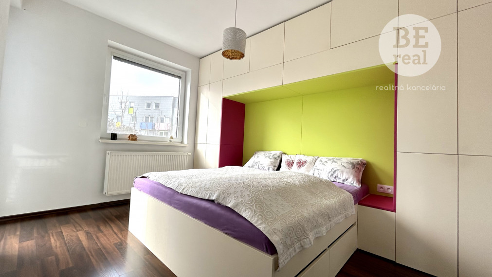 PREDANÝ Zariadený 2 izbový byt na Úderníckej ulici