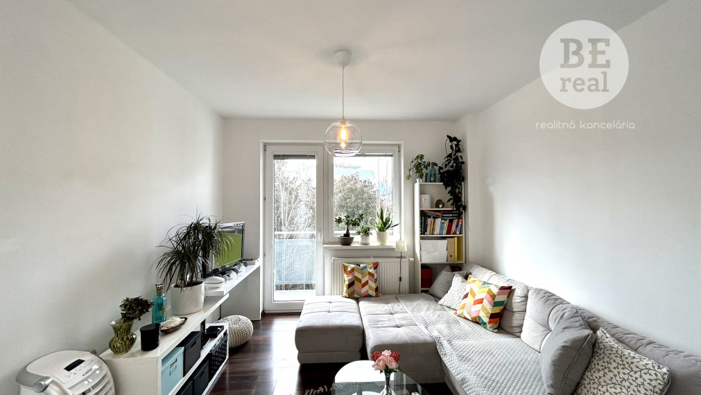 PREDANÝ Zariadený 2 izbový byt na Úderníckej ulici