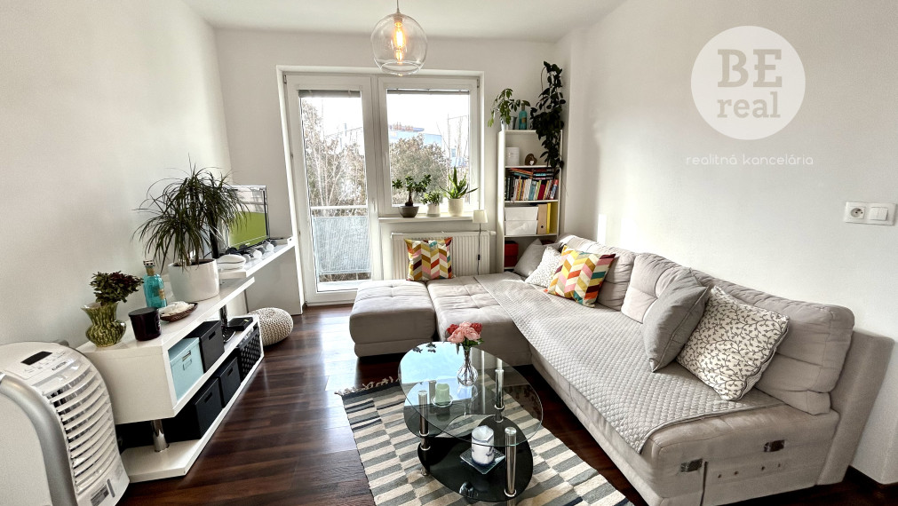 PREDANÝ Zariadený 2 izbový byt na Úderníckej ulici