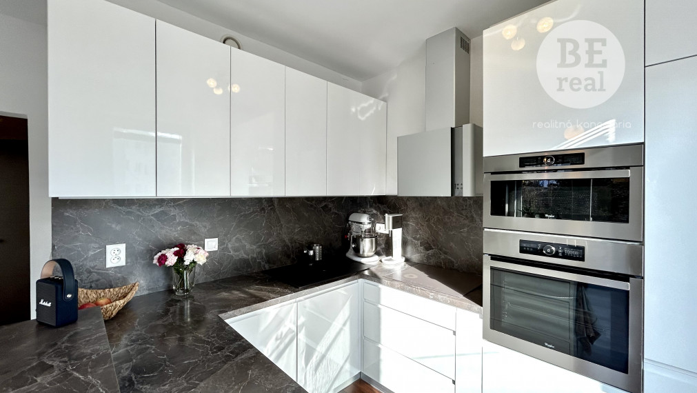 PREDANÝ Zariadený 2 izbový byt na Úderníckej ulici