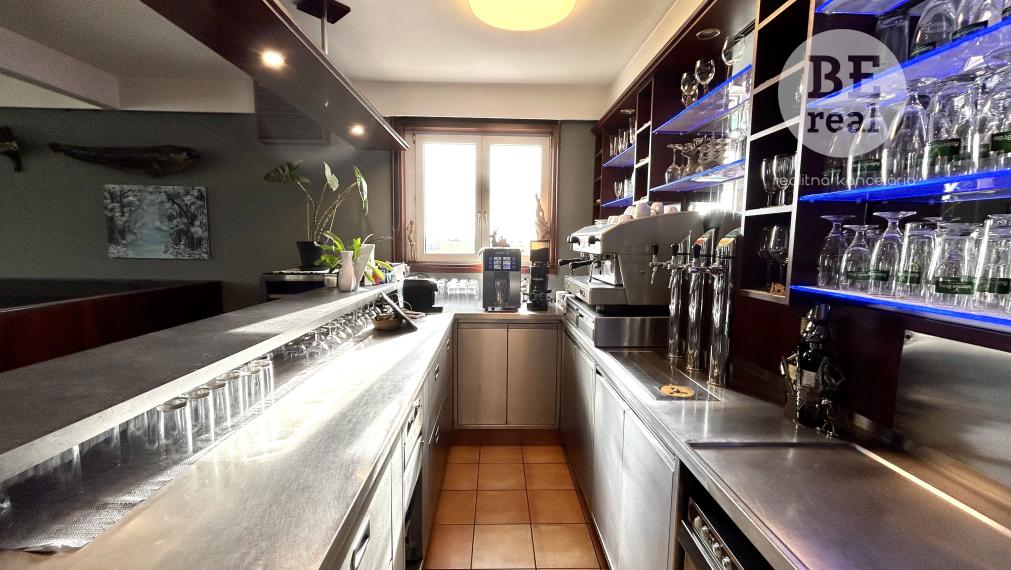 Zaujímavá ponuka na predaj kompletne zariadenej reštaurácie