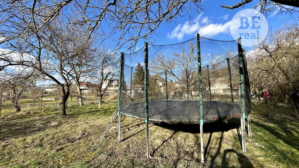 PREDANÝ 6 izbový rodinný dom s veľkorysým pozemkom v Pustých Úľanoch