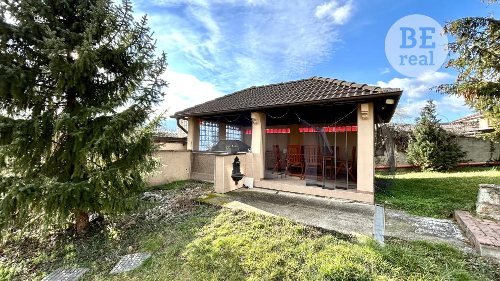 PREDANÝ 6 izbový rodinný dom s veľkorysým pozemkom v Pustých Úľanoch