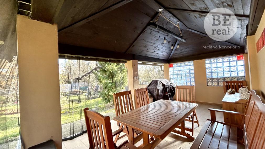 PREDANÝ 6 izbový rodinný dom s veľkorysým pozemkom v Pustých Úľanoch