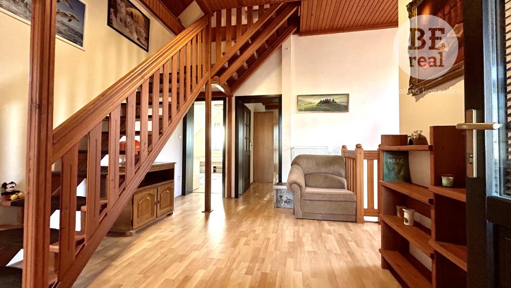 PREDANÝ 6 izbový rodinný dom s veľkorysým pozemkom v Pustých Úľanoch