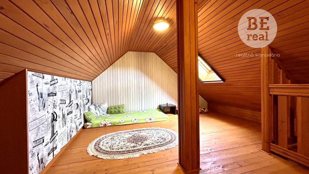 PREDANÝ 6 izbový rodinný dom s veľkorysým pozemkom v Pustých Úľanoch