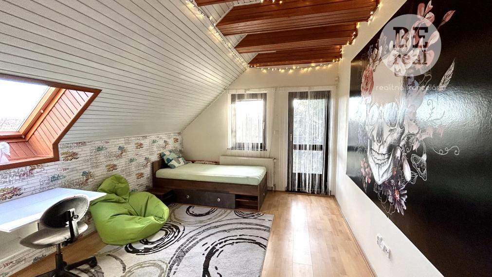 PREDANÝ 6 izbový rodinný dom s veľkorysým pozemkom v Pustých Úľanoch