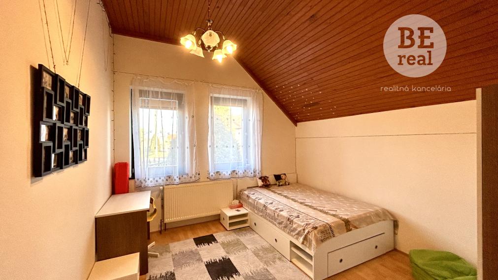 PREDANÝ 6 izbový rodinný dom s veľkorysým pozemkom v Pustých Úľanoch