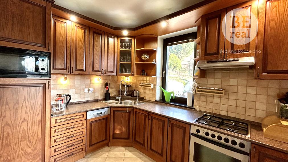 PREDANÝ 6 izbový rodinný dom s veľkorysým pozemkom v Pustých Úľanoch