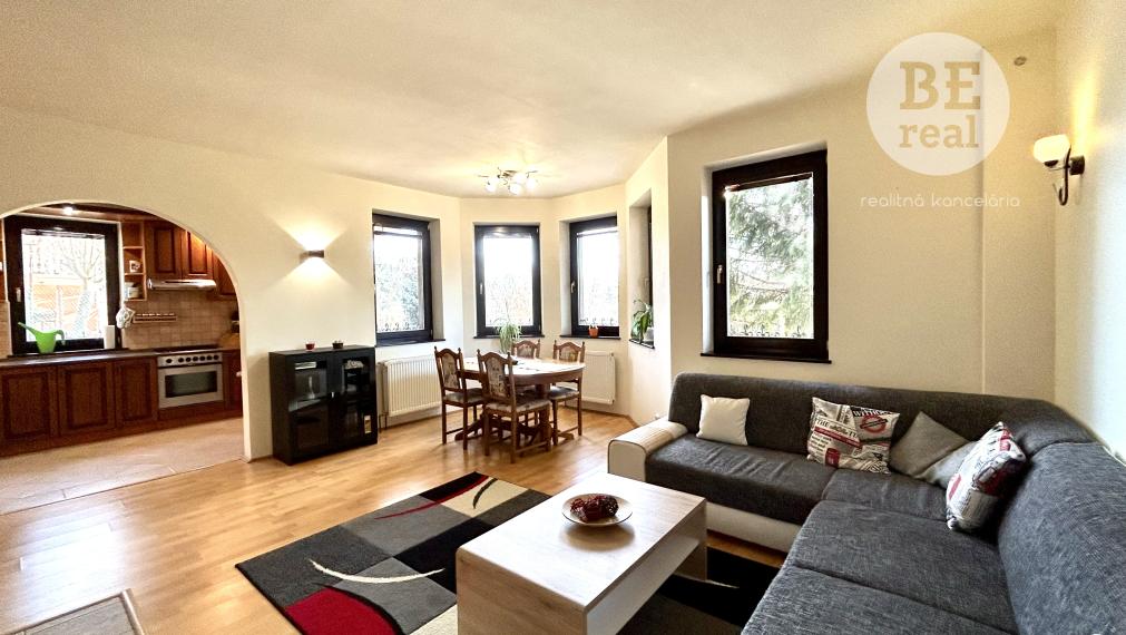 PREDANÝ 6 izbový rodinný dom s veľkorysým pozemkom v Pustých Úľanoch