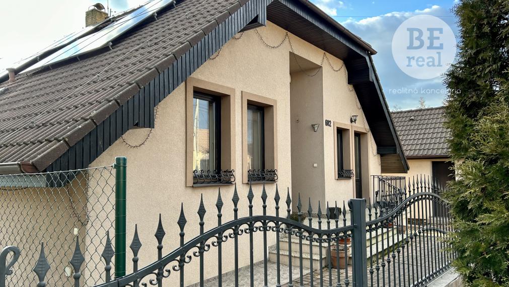 PREDANÝ 6 izbový rodinný dom s veľkorysým pozemkom v Pustých Úľanoch