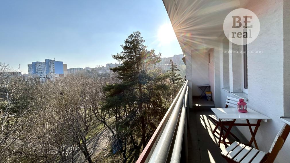 PREDANÝ 3 izbový byt s veľkou loggiou na Tilgnerovej ulici