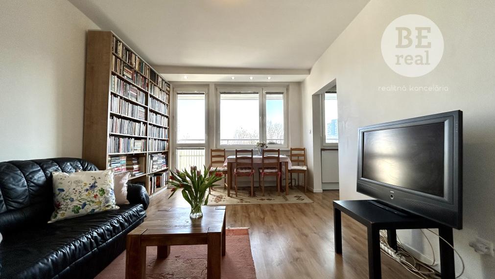 PREDANÝ 3 izbový byt s veľkou loggiou na Tilgnerovej ulici