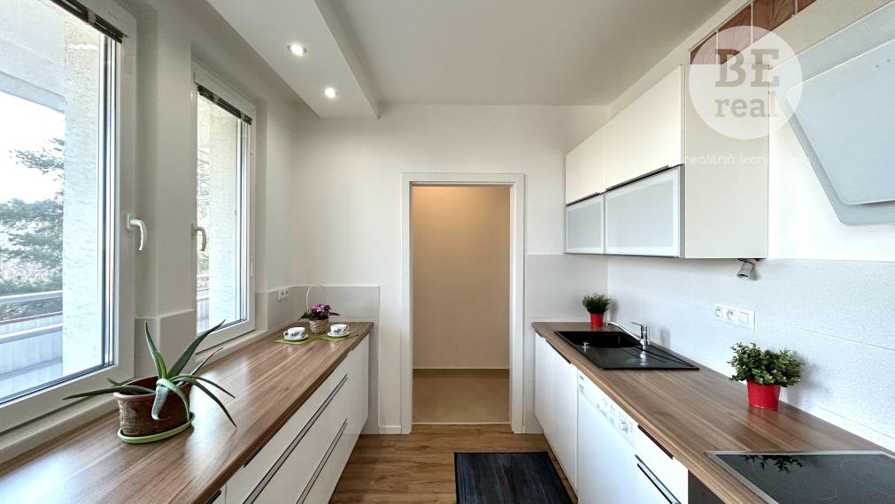 PREDANÝ 3 izbový byt s veľkou loggiou na Tilgnerovej ulici