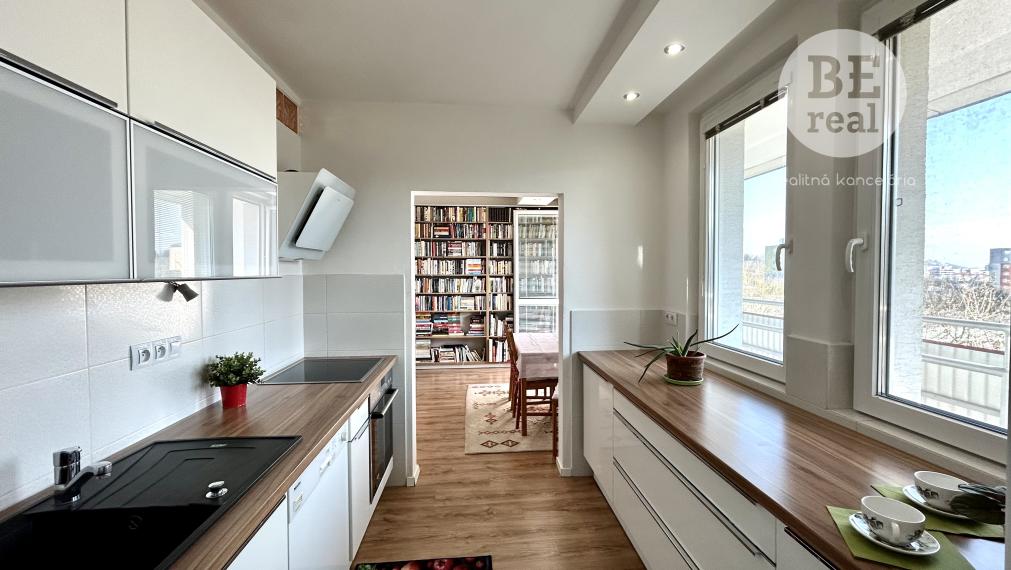 PREDANÝ 3 izbový byt s veľkou loggiou na Tilgnerovej ulici