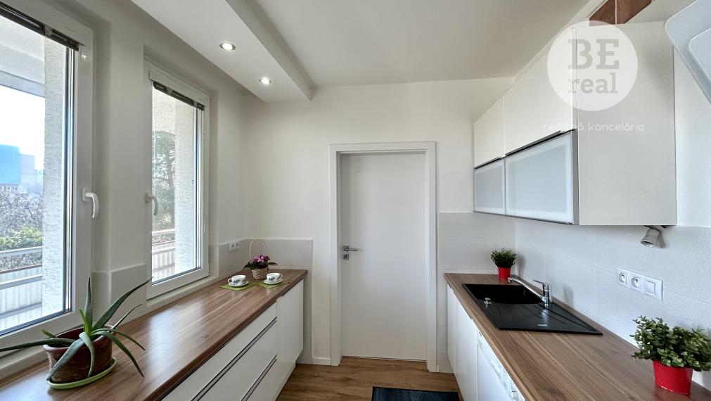 PREDANÝ 3 izbový byt s veľkou loggiou na Tilgnerovej ulici